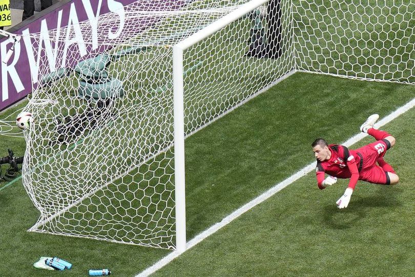 Ukraina Dihajar Rumania, Andriy Lunin Minta Maaf Bikin Blunder