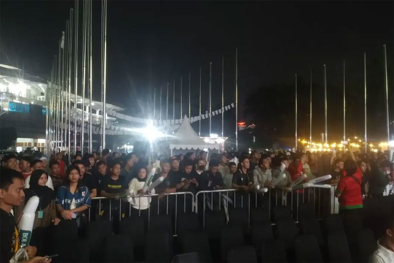 Malamnya Bola, Ini Pesan Dari Oki Rengga & Bung Towel: Mau Fans Bola atau Bukan, Timnas Indonesia Main Wajib Dukung Malamnya Bola, Ini Pesan Dari Oki Rengga & Bung Towel: Mau Fans Bola atau Bukan, Timnas Indonesia Main Wajib Dukung