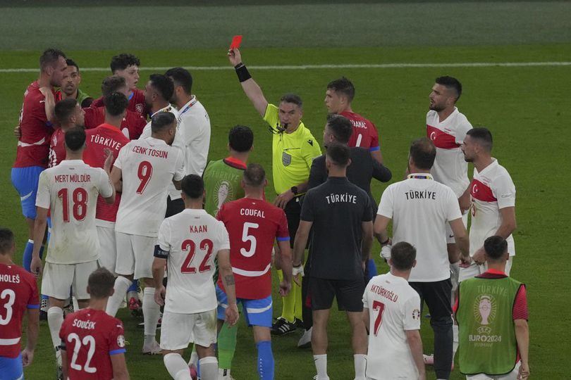 Brutal! Laga Republik Ceko vs Turki Pecahkan Rekor Kartu Terbanyak Sepanjang Sejarah Euro Brutal! Laga Republik Ceko vs Turki Pecahkan Rekor Kartu Terbanyak Sepanjang Sejarah Euro
