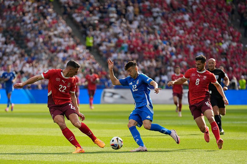 Dipulangkan Swiss, Netizen: Italia Main Lemes Kayak Spaghetti, Salah Spalletti!