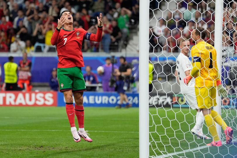 Cristiano Ronaldo Gagal Penalti Sampai Menangis: Ngebet Nguber Rekor Kah, Main Kurang Santai?