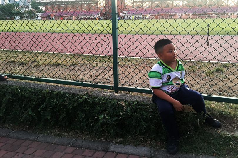 Cerita Para Bocil Pemburu Tanda Tangan Pemain Timnas Indonesia U-19: Ada yang Sudah Spesialis Sampai Kaosnya Penuh Coretan!