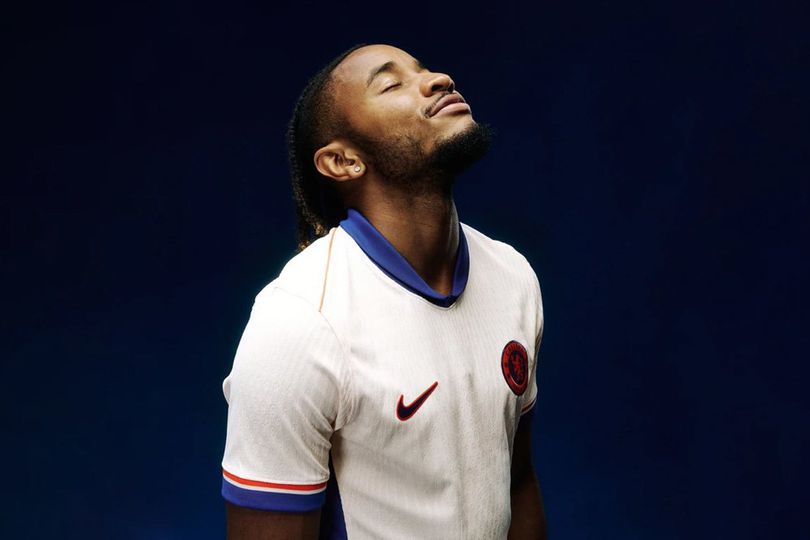 Ini Baru Keren! Chelsea Rilis Jersey Tandang 2024/2025, Aksen Oranye Muda, Logo Merah Menyala
