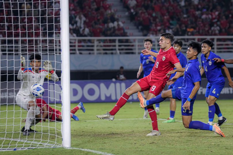 Momen-momen Menarik Thailand vs Indonesia U-19: Jens Raven Nyekor Lagi, Tiang 2 Kali Selamatkan Indonesia