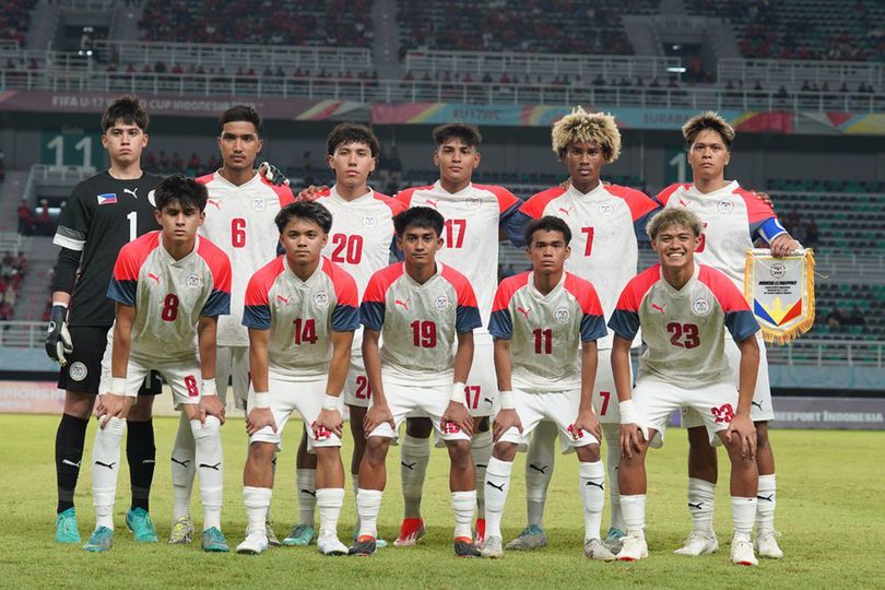 Ketika Pemain Filipina Ikut Momen Sakral Nyanyikan Lagu Tanah Airku Bareng Timnas Indonesia U-19 Ketika Pemain Filipina Ikut Momen Sakral Nyanyikan Lagu Tanah Airku Bareng Timnas Indonesia U-19