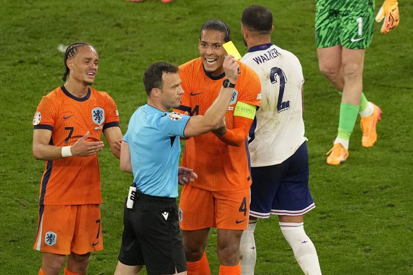 Main Kabur Aja! Van Dijk Kesal Dengan Kelakuan Wasit Laga Belanda vs Inggris di Euro 2024