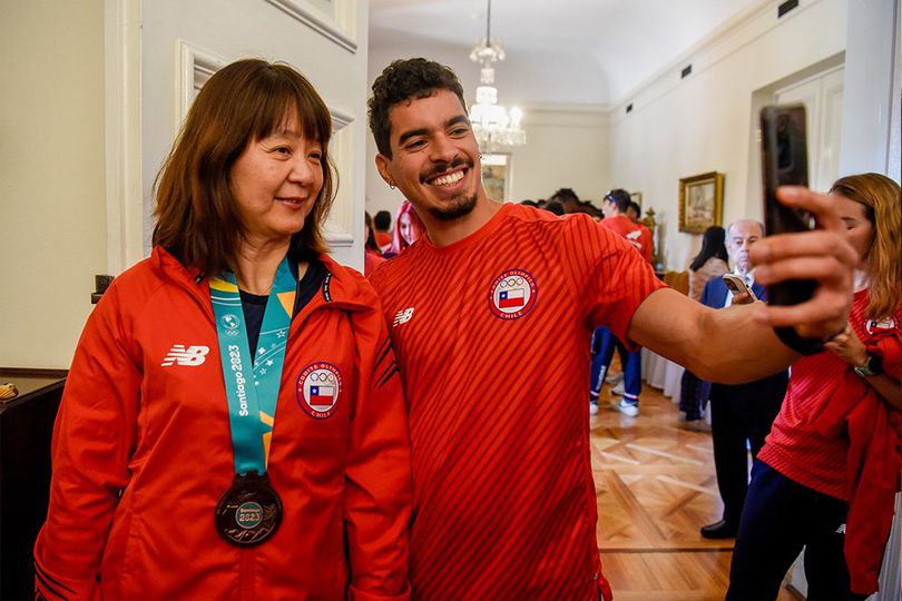 Kisah Zeng Zhiying: Usia 58 Tahun Pertama Kali Tampil di Olimpiade, Bukan untuk China Melainkan Chile