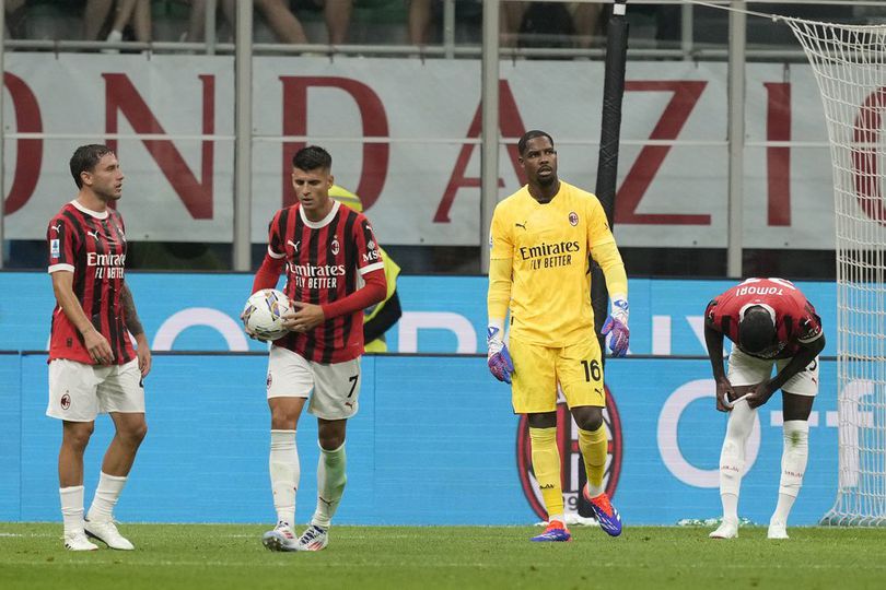 Dilema AC Milan usai Gagal Jual Maignan Dilema AC Milan usai Gagal Jual Maignan