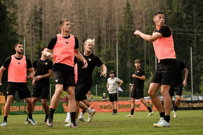 Hasil Utrecht vs Venezia: Duel Ivar Jenner vs Jay Idzes, Ole Romeny Cetak Gol, Venezia Menang 2-1