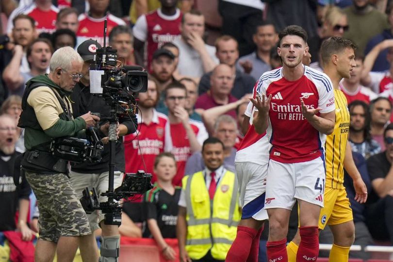 Catatan Menarik Arsenal vs Brighton: Kartu Merah Pertama Declan Rice