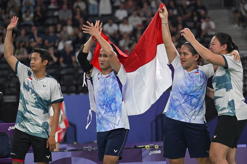 Hikmat Ramdani-Leani Ratri Oktila Persembahkan Medali Emas Pertama Indonesia di Paralimpiade 2024 Hikmat Ramdani-Leani Ratri Oktila Persembahkan Medali Emas Pertama Indonesia di Paralimpiade 2024