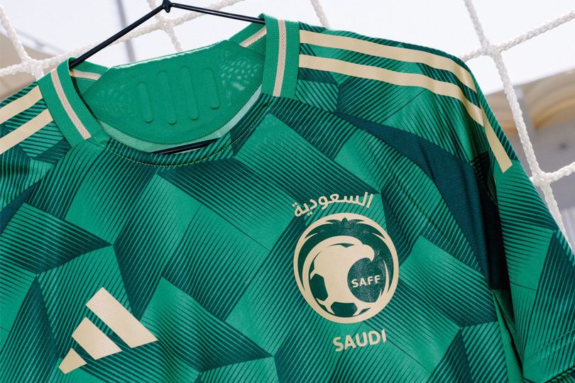 Jersey Baru Arab Saudi untuk Kualifikasi Piala Dunia 2026: Bagus Mana dengan Jersey Timnas Indonesia?