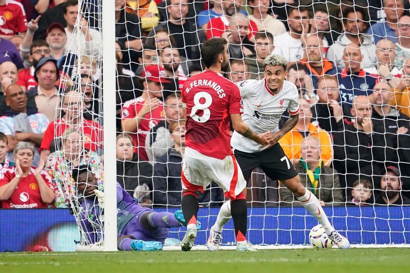 Meski Bikin Brace, Luis Diaz Sempat Kena Sentil Arne Slot di laga Man United vs Liverpool Meski Bikin Brace, Luis Diaz Sempat Kena Sentil Arne Slot di laga Man United vs Liverpool