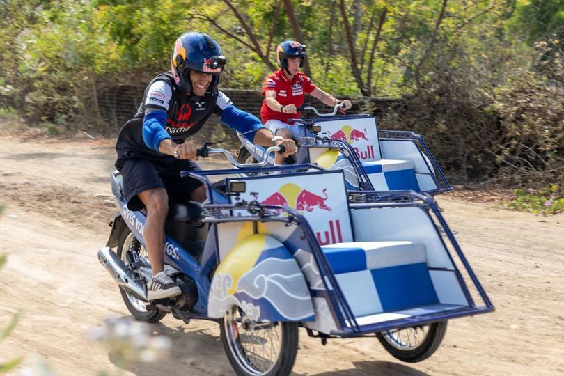 Kocak Banget! Jorge Martin dan Pedro Acosta Balapan Becak di MotoGP Mandalika 2024, Siapa yang Menang? Kocak Banget! Jorge Martin dan Pedro Acosta Balapan Becak di MotoGP Mandalika 2024, Siapa yang Menang?