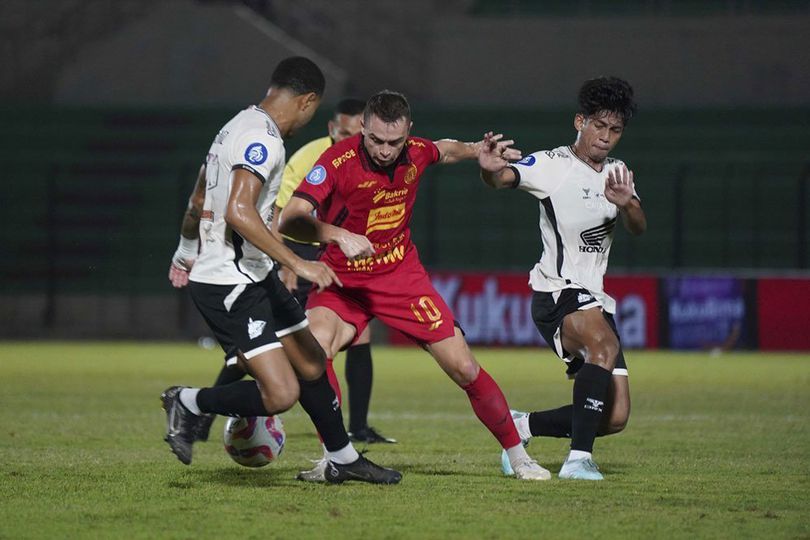 Bawa Bukti Gambar Hingga Gebrak Meja, Pelatih PSM Makassar Anggap Rizky Ridho Layak Kartu Merah