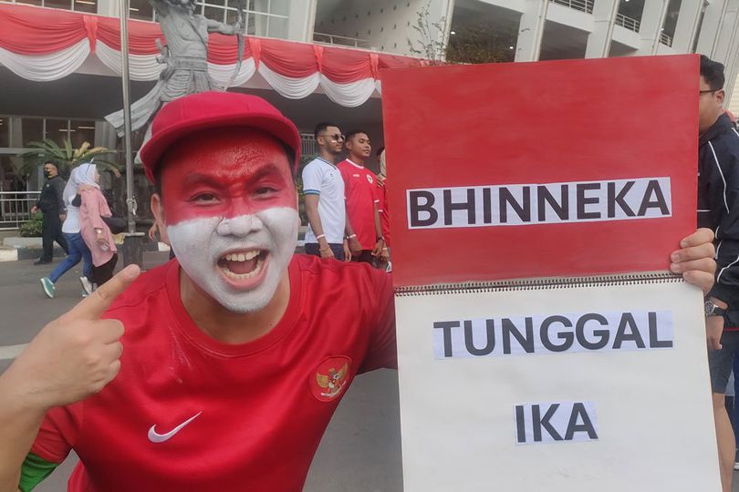 Suporter Timnas Indonesia Nekat ke SUGBK dengan Cat Wajahnya Merah Putih