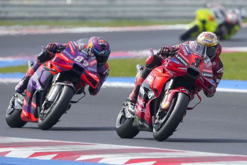 Ducati Ingin Duel Jorge Martin vs Pecco Bagnaia Membara sampai Valencia: Margin 20 Poin Tidak Banyak