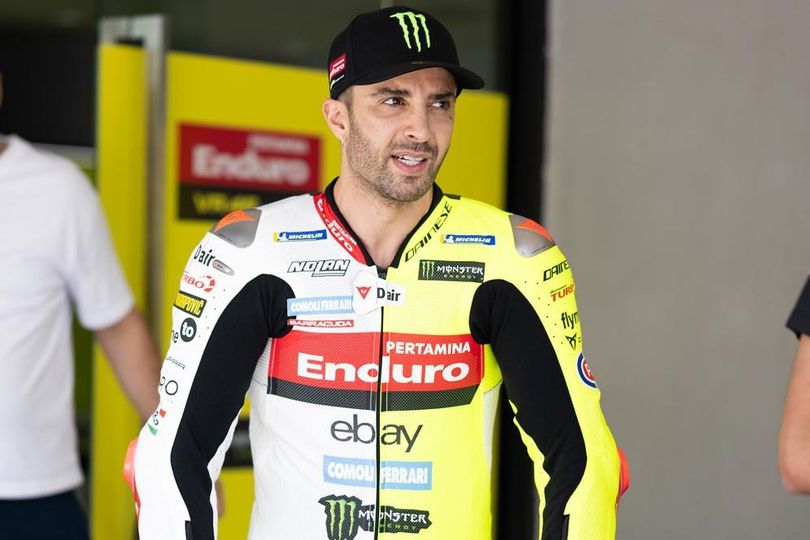 Andrea Iannone Kisahkan Panggilan Telepon Valentino Rossi saat Diminta Balapan di MotoGP Malaysia Andrea Iannone Kisahkan Panggilan Telepon Valentino Rossi saat Diminta Balapan di MotoGP Malaysia