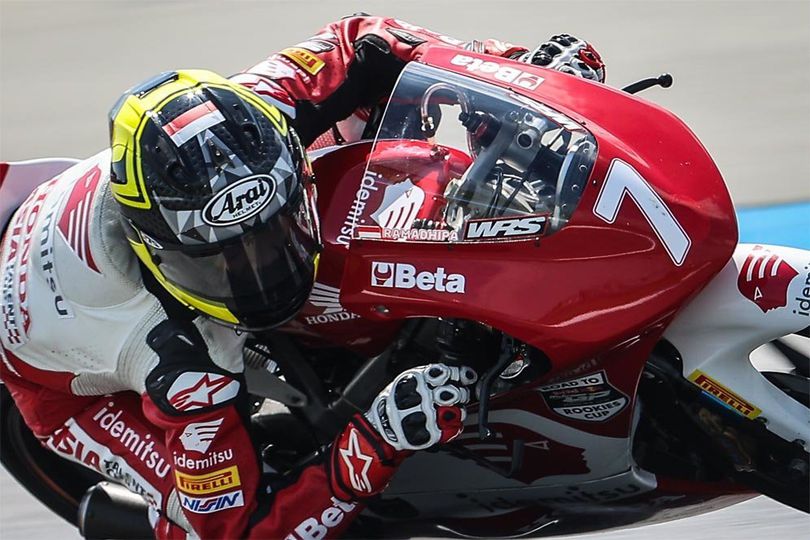 Hasil Race 1 Asia Talent Cup Thailand 2024: Indonesia Raya! Kiandra Ramadhipa Sikat 5 Rider di Garis Finis Hasil Race 1 Asia Talent Cup Thailand 2024: Indonesia Raya! Kiandra Ramadhipa Sikat 5 Rider di Garis Finis