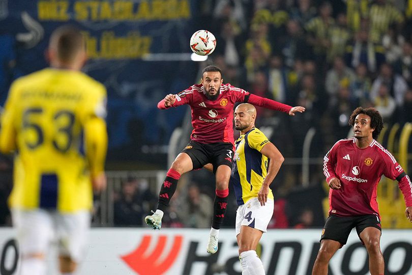 Hasil Fenerbahce Vs Manchester United Skor 1 1