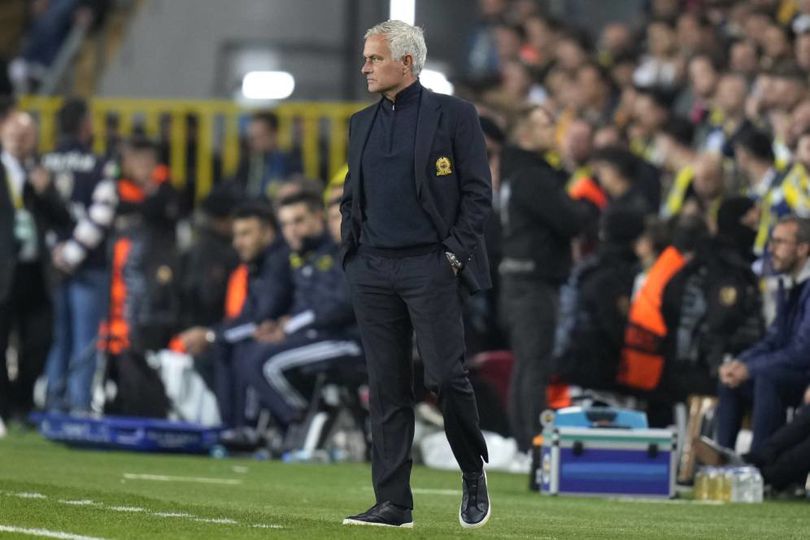 Nose Pinch Attack! Kalah, Mourinho Serang Pelatih Lawan dengan Jurus 'Jepitan Hidung' Nose Pinch Attack! Kalah, Mourinho Serang Pelatih Lawan dengan Jurus 'Jepitan Hidung'