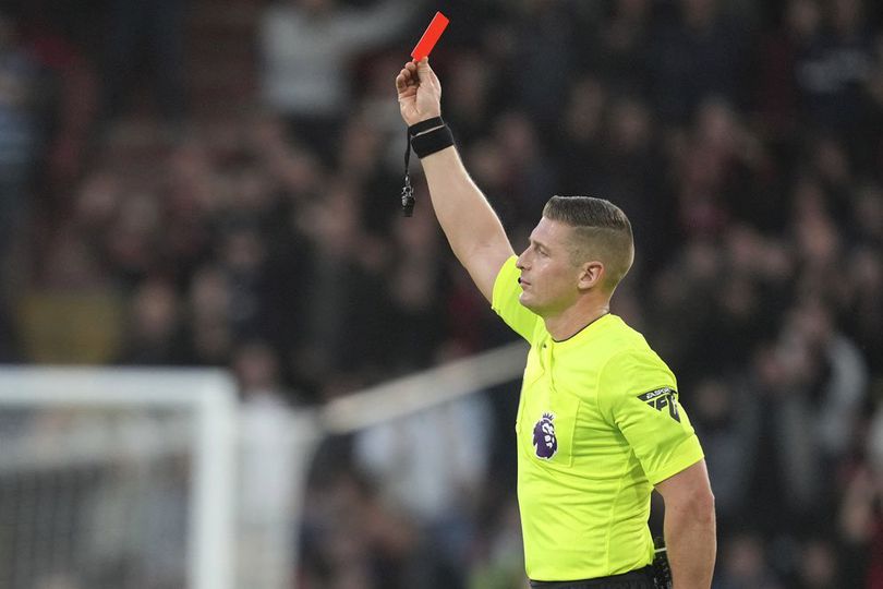 Berapa Gaji Wasit Premier League? Howard Webb Bongkar Angkanya