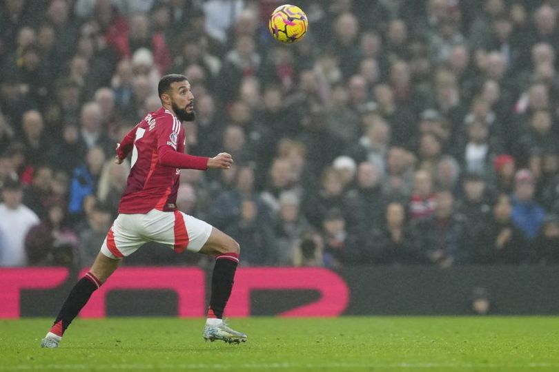 Noussair Mazraoui Tidak Keberatan Jadi Bek Tengah Dadakan di MU