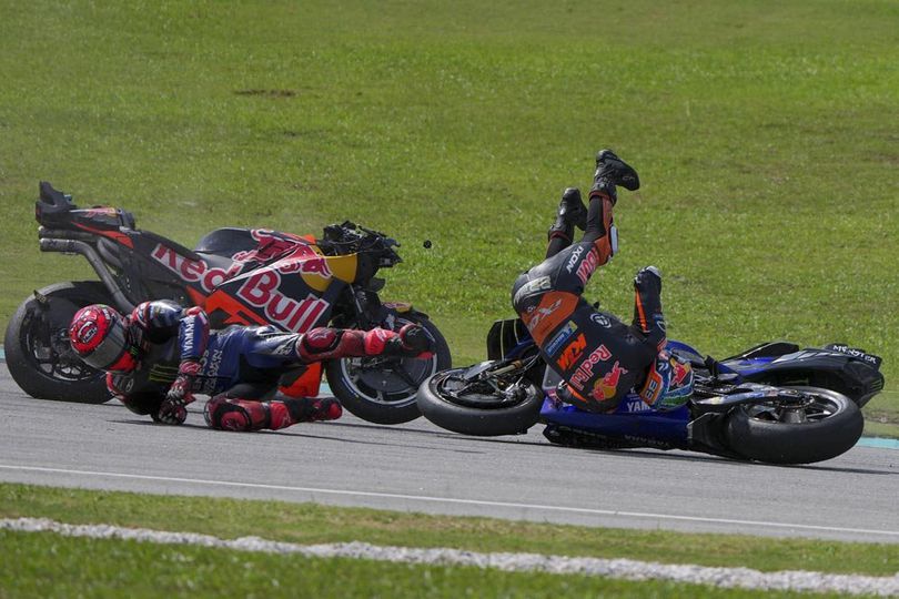 Kecelakaan Mengerikan Jack Miller di MotoGP Malaysia: Kepala Terbentur Ban Fabio Quartararo, Kaki Terlindas Motor Joan Mir Kecelakaan Mengerikan Jack Miller di MotoGP Malaysia: Kepala Terbentur Ban Fabio Quartararo, Kaki Terlindas Motor Joan Mir