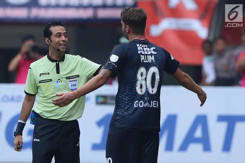 Mengenal Mouood Bonyadifar, Wasit Laga Timnas Indonesia vs Jepang yang Pernah Anulir Gol Wiljan Pluim ke Gawang Persija Mengenal Mouood Bonyadifar, Wasit Laga Timnas Indonesia vs Jepang yang Pernah Anulir Gol Wiljan Pluim ke Gawang Persija