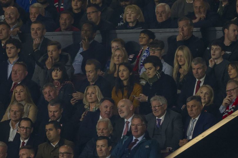 Setelah Erik ten Hag Dipecat, Sir Alex Ferguson Selalu Nonton Langsung MU di Old Trafford Setelah Erik ten Hag Dipecat, Sir Alex Ferguson Selalu Nonton Langsung MU di Old Trafford