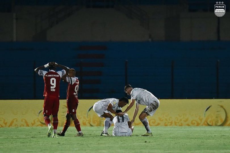 Persib Kabarkan Dedi Kusnandar Alami Patah Tulang Fibula Kaki Kanan, Bojan Hodak Keluhkan Lapangan yang Sangat Buruk