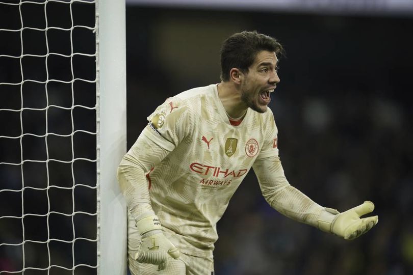Alihkan Target, Man United Bidik Kiper Cadangan Man City