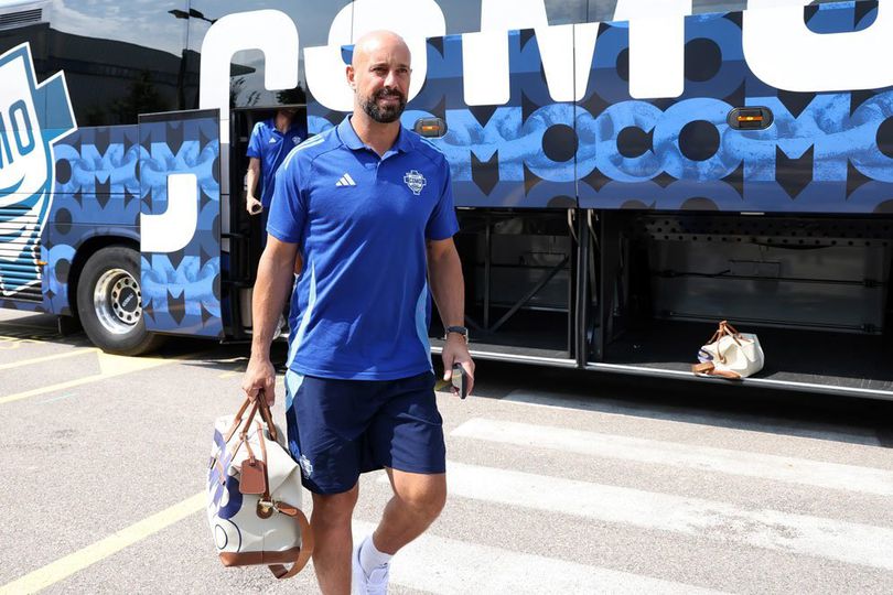 Pepe Reina Umumkan Pensiun, Siap Jalani Karier Baru