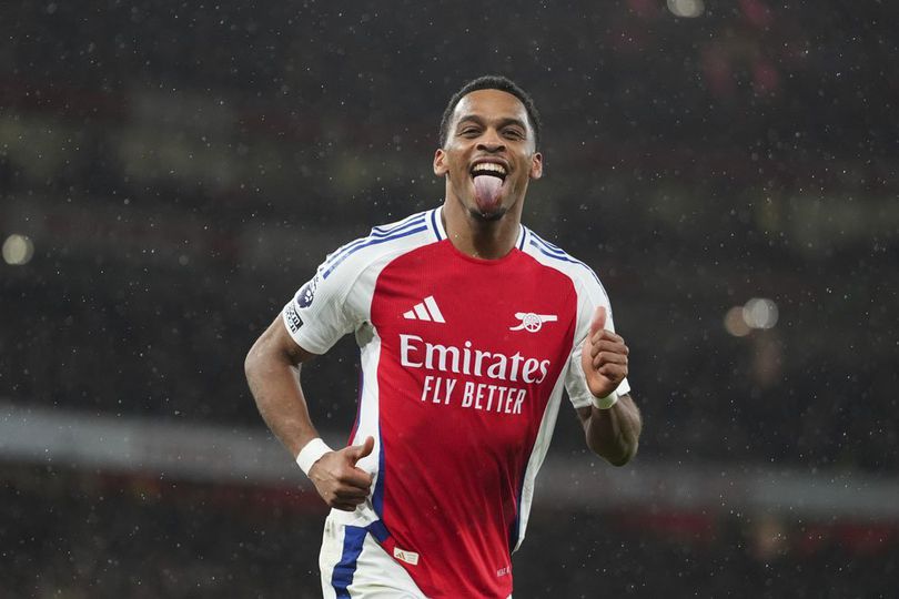 Arsenal Bikin MU Kembali Membumi Arsenal Bikin MU Kembali Membumi