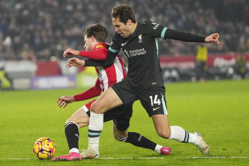 Chiesa Frustrasi di Liverpool, Melirik Real Betis Demi Bangkit Seperti Antony