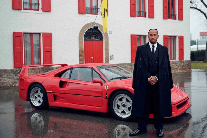 Foto: Kunjungan Perdana Lewis Hamilton ke Maranello sebagai Pembalap Scuderia Ferrari Foto: Kunjungan Perdana Lewis Hamilton ke Maranello sebagai Pembalap Scuderia Ferrari