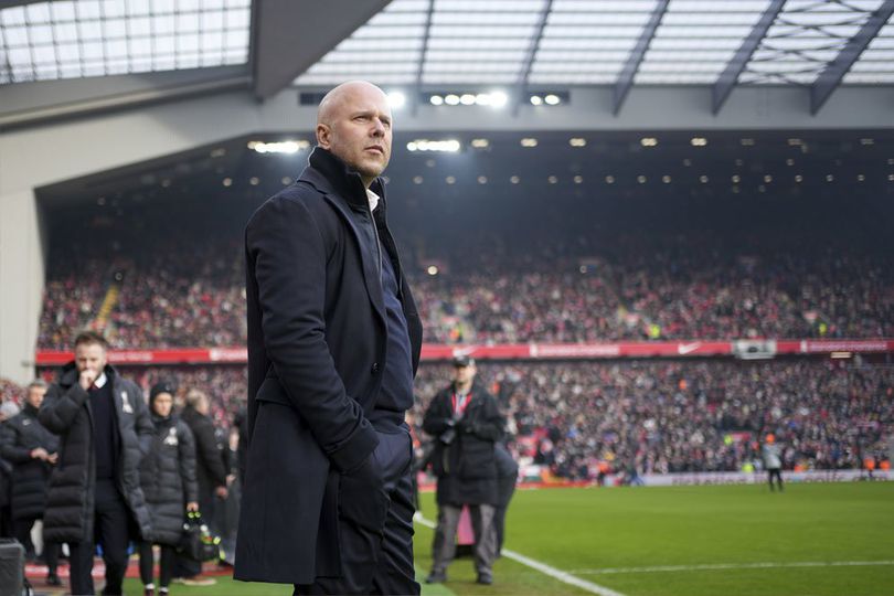 Membela Arne Slot: Awalnya Diduga Akan Dipecat, Kini Bawa Liverpool Menuju 2 Trofi