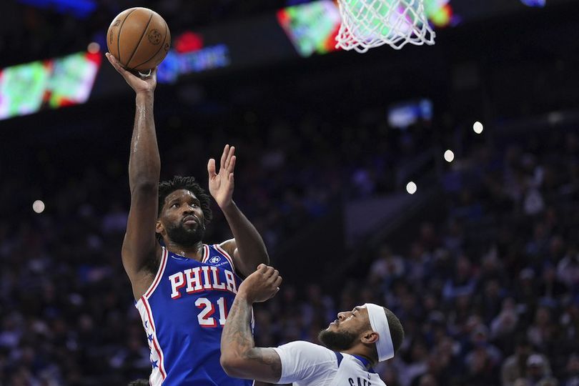 Embiid Bawa Philadelphia 76ers Menang Dramatis atas Dallas Mavericks