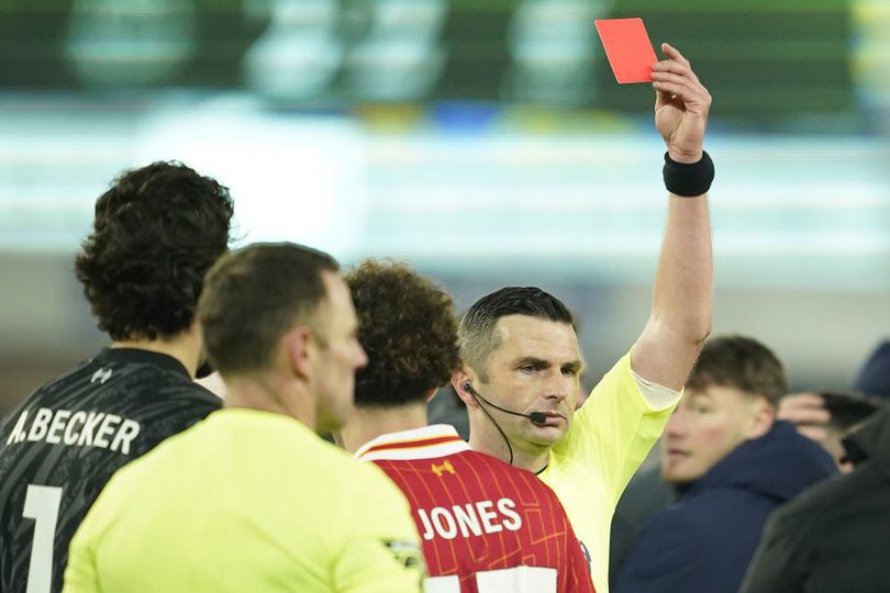 Eks Wasit FIFA: Oliver Bikin Blunder di Laga Everton vs Liverpool