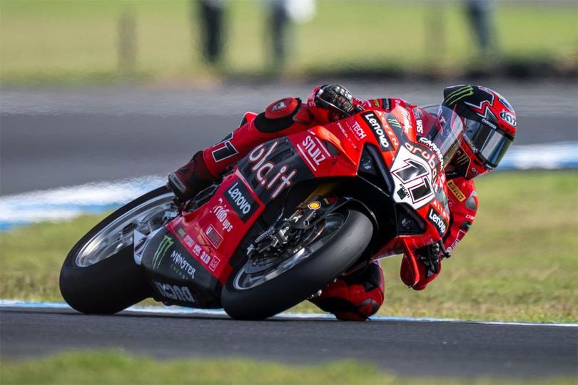 Hasil Race 1 WorldSBK Australia 2025: Nicolo Bulega Menang Dominan, Sikat Toprak Razgatlioglu Hasil Race 1 WorldSBK Australia 2025: Nicolo Bulega Menang Dominan, Sikat Toprak Razgatlioglu