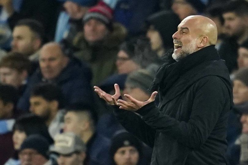 Manchester City Hobinya Give Away Kemenangan buat Lawan