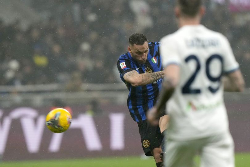 Arnautovic Menghunus Pedang, Calhanoglu Menabur Es