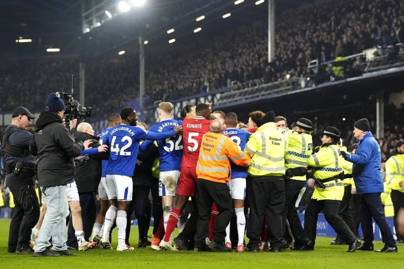 Kronologi Kericuhan Derby Merseyside: Everton vs Liverpool Panas di Akhir Laga Kronologi Kericuhan Derby Merseyside: Everton vs Liverpool Panas di Akhir Laga