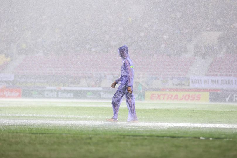 Stadion Manahan Tergenang! Laga PSIM Vs Bhayangkara FC di Final Pegadaian Liga 2 Ditunda