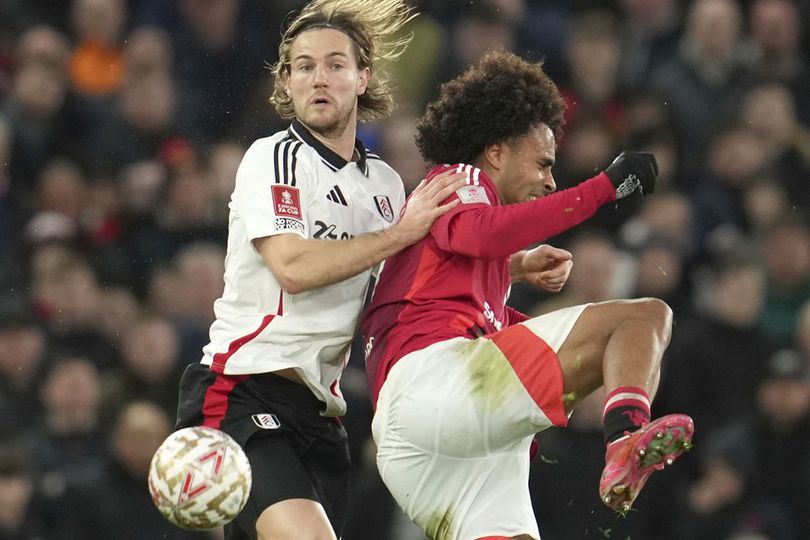 Manchester United Dipecundangi Fulham, Joshua Zirkzee Minta Maaf
