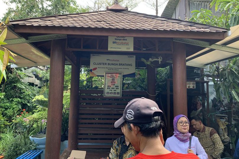 Menggali Sejarah Pasar Bunga Bratang dari Gazebo BRI Menggali Sejarah Pasar Bunga Bratang dari Gazebo BRI