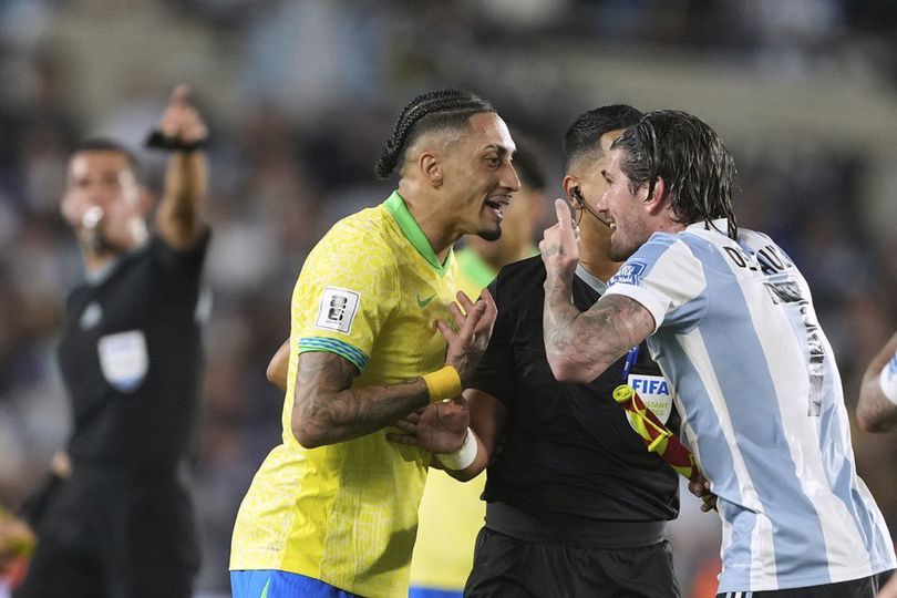 Lionel Messi Sindir Raphinha Usai Argentina Hajar Brasil 4-1: Biarkan Sepak Bola yang Berbicara! Lionel Messi Sindir Raphinha Usai Argentina Hajar Brasil 4-1: Biarkan Sepak Bola yang Berbicara!
