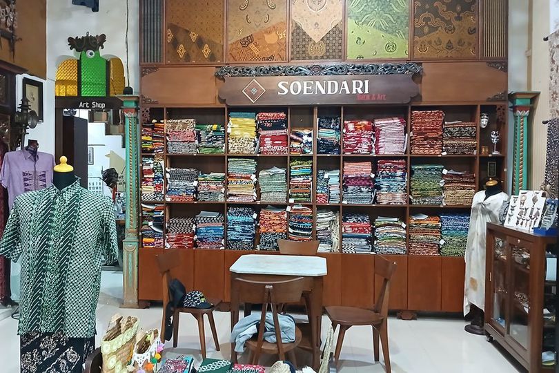 Melihat Keindahan Motif Dewi Sekartaji di Galeri Batik Soendari