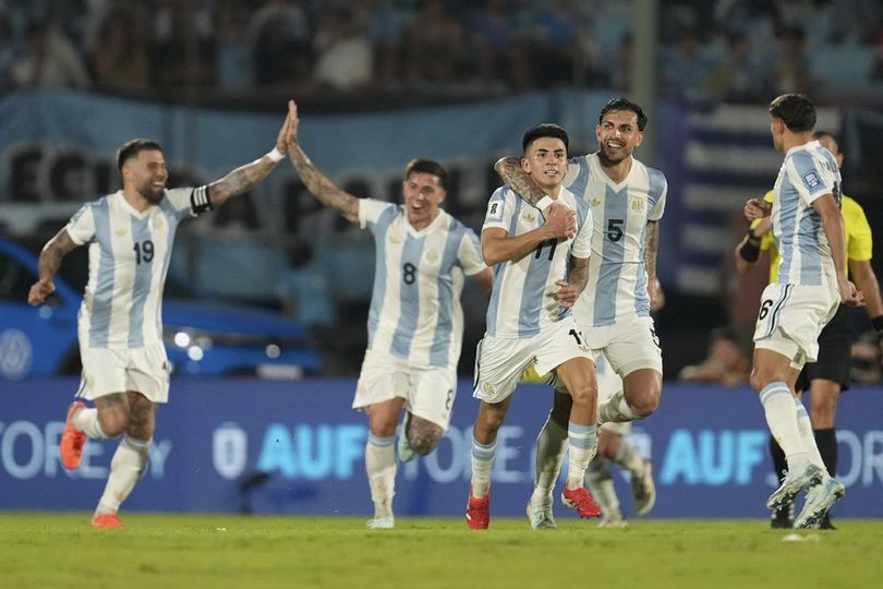 Hasil Uruguay vs Argentina: Tanpa Lionel Messi, La Albiceleste Menang Berkat Gol Thiago Almada