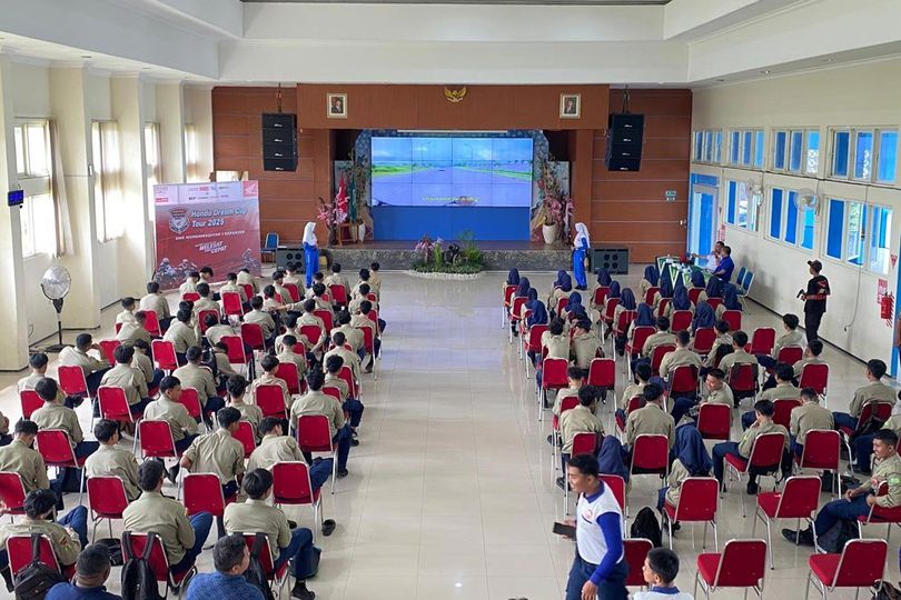 Honda Dream Cup Malang 2025: Gerry Salim Bagi Pengalaman Balap Motor dengan Siswa SMK Muhammadiyah 1 Kepanjen Honda Dream Cup Malang 2025: Gerry Salim Bagi Pengalaman Balap Motor dengan Siswa SMK Muhammadiyah 1 Kepanjen